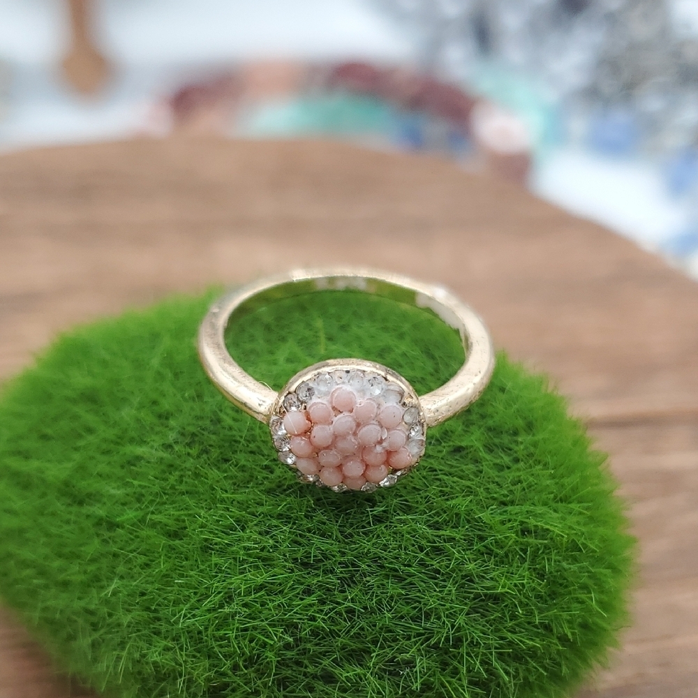 Elegant Gold Tone and Pink Cluster Ring Size 6.5 R802